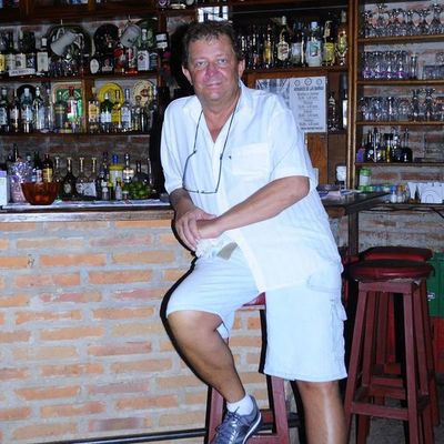 Muere dueño de “Britannia”, pub ícono del centro de Asunción  - Nacionales - ABC Color