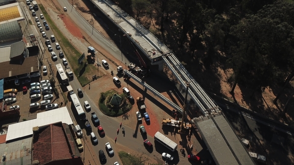 Corredor Vial Botánico: Izaron las dos últimas vigas del viaducto de 460 metros