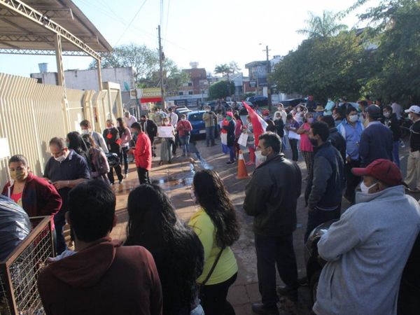 Atacan a huevazos a intendente de Itakyry tras audiencia