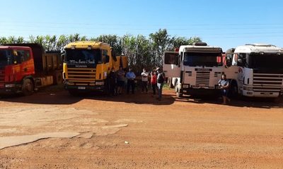 Fleteros protestan ante falta de pago