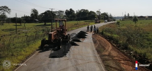 AVANZA MANTENIMIENTO DE CAMINOS EN EL MARCO DEL PROYECTO ITAPÚA.