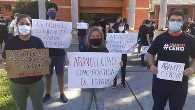 UNA: estudiantes cuestionan recorte de becas y exigen arancel cero - Notas - ABC Color