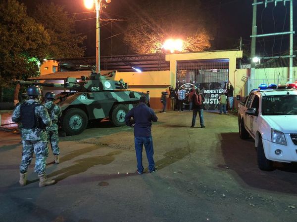 Reclusos intentaron amotinarse para exigir prueba del COVID-19 - ABC en el Este - ABC Color