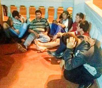 Detienen a PASEROS VÁNDALOS por impedir el paso de CARGAS