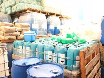 Incautan precursores para cocaína de una firma de productos químicos