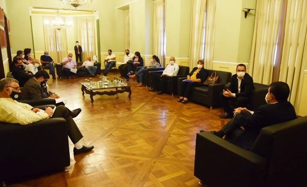 HOY / Reforma estatal: grupo de sindicatos pide congelar la discusión hasta el año que viene