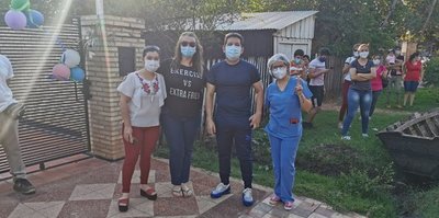 Como un héroe fue recibido médico recuperado de COVID-19