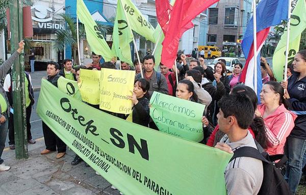 Docentes piden reunión con Hacienda y MEC para incluir aumento salarial
