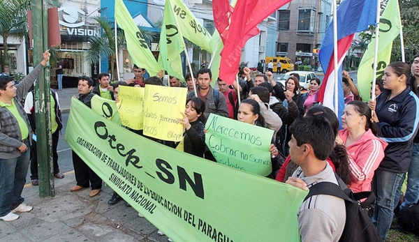 Docentes piden reunión con Hacienda y MEC para incluir aumento salarial