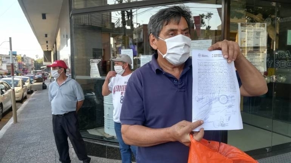 HOY / Maleteros no pueden trabajar en el aeropuerto por la pandemia y exigen millonaria indemnización