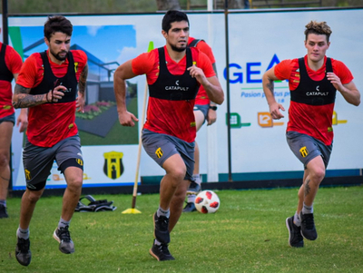 Gustavo Costas sondea rivales para probar el equipo