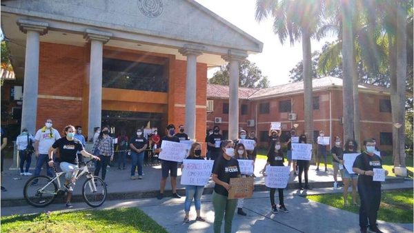 Universitarios rechazan recorte presupuestario