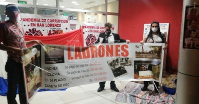San Lorenzo: miembros de Che Kuerái se encadenan y piden intervención de la comuna