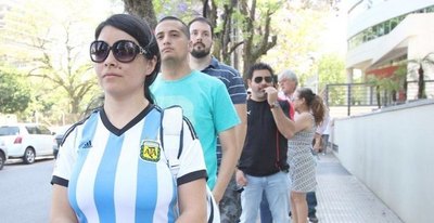 600 argentinos que están acá se quedarán nomás | Crónica