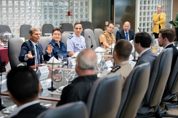 Bolsonaro quiere “MILITARIZAR” la dirección brasileña de ITAIPU