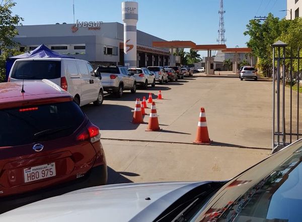 Largas filas para hacer  la ITV en Asunción - Locales - ABC Color