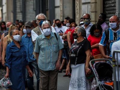 La vacuna de Oxford se prueba en Brasil en plena expansión del Covid