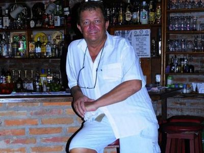 La despedida a  una  leyenda de la noche asuncena