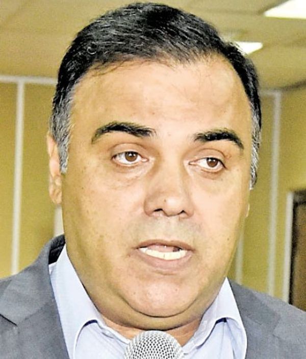 Convocan a Díaz Verón para la preliminar - Política - ABC Color