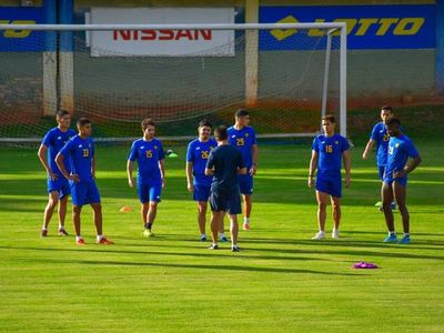 Entrenan sin bajas esperando al DT