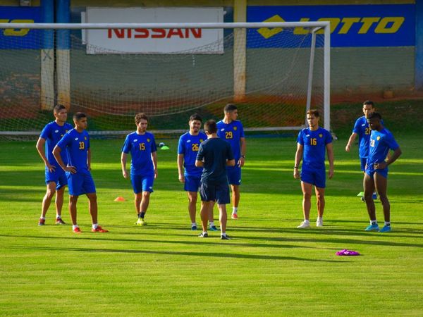 Entrenan sin bajas esperando al DT
