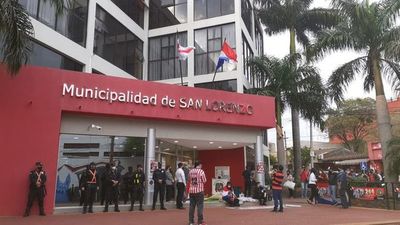 Sigue vigilia frente a la Municipalidad de San Lorenzo - Nacionales - ABC Color