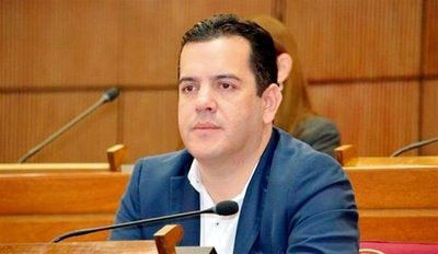 HOY / Contraloría investiga al ministro Rodolfo Friedmann
