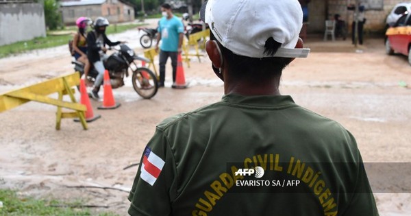 Indígenas de la Amazonia combaten el coronavirus o huyen de sus aldeas