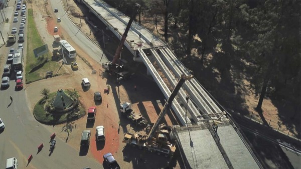 CORREDOR VIAL BOTÁNICO: SE IZARON LAS DOS ÚLTIMAS VIGAS DEL VIADUCTO DE 460 METROS