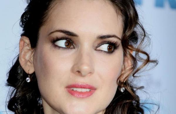 Keanu Reeves tenía que insultar a Winona Ryder en el rodaje de 'Drácula' pero se negó a hacerlo  - SNT