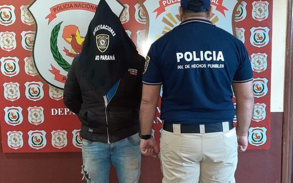 Persiguen y apresan a hombre con tres órdenes de captura