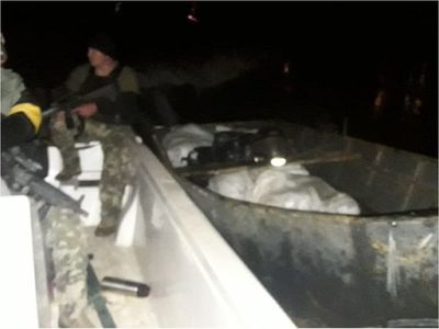 Incautan 13 bolsas de ropa y varias mercaderías en el río Paraná
