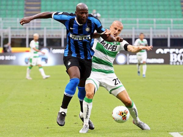 El Inter empata 3-3 un partido loco con el Sassuolo