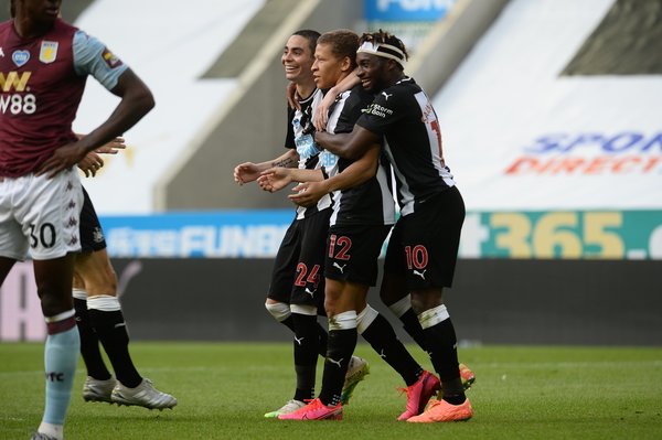 Newcastle no puede con Aston Villa