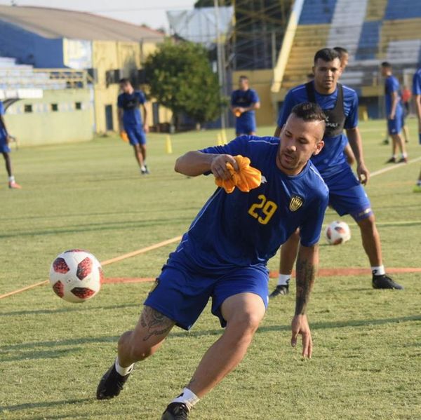 Cinco meses sin cobrar y un bebé en camino - Sportivo Luqueño - ABC Color