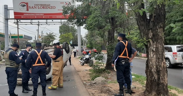 Un hombre colisionó por una columna