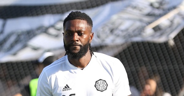 El caso Adebayor genera fastidio