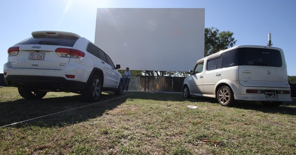 Postergan avant première del autocinema en la Costanera de Asunción