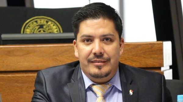 Diputado Carlos Portillo declara ingresos extras por “enceñanza” y honorario “profecional” - ADN Paraguayo