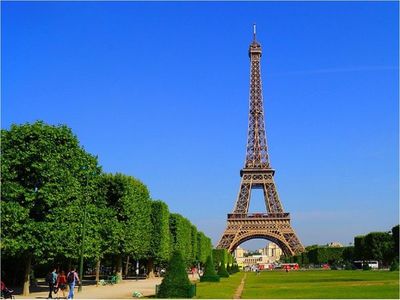 La Torre Eiffel reabre tras cierre de más de tres meses por el Covid-19
