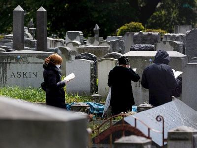 Covid-19: EEUU supera los 121.900 muertos y 2,37 millones de casos