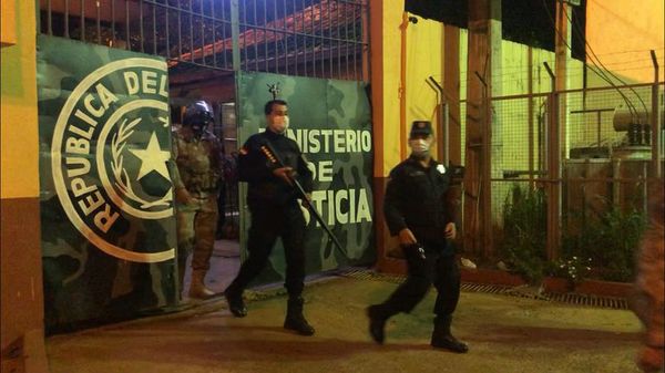 Ministerio de Justicia trata de hacer malabares para manejar brote de COVID-19 en cárcel del Este - Nacionales - ABC Color