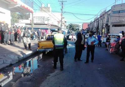 Municipalidad luqueña desalojó a vendedores informales del microcentro • Luque Noticias