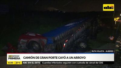 Camión de gran porte cayó a un arroyo - ABC Noticias - ABC Color