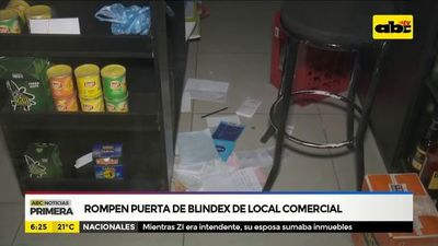 Rompen puerta de blíndex de local comercial - ABC Noticias - ABC Color