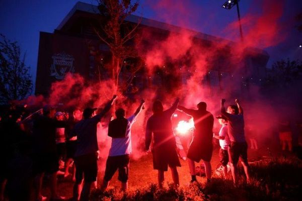 El Liverpool se corona campeón de la liga inglesa por primera vez en 30 años