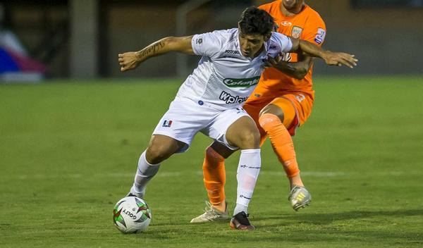 El Búfalo Ovelar y la dificultad de readaptarse al fútbol paraguayo