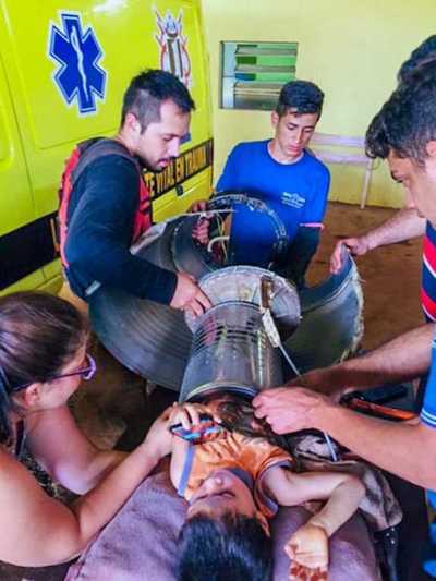 Niño quedo ATRAPADO en una CENTRIFUGADORA de ropas