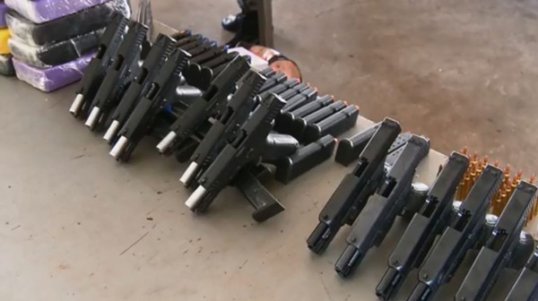 Detienen a PARAGUAYO con armas y municiones en el Puente