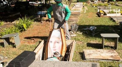 Brasil, sin señales de estabilización de la pandemia con casi 55.000 muertes